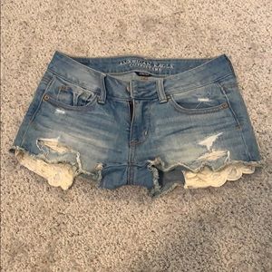 American Eagle distressed shortie